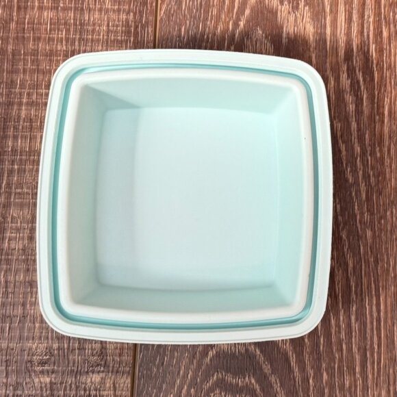 Tupperware Pick-A-Deli Pickle Container - Picture 15 of 16